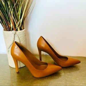 Classic brown Calvin Klein leather heels🤎